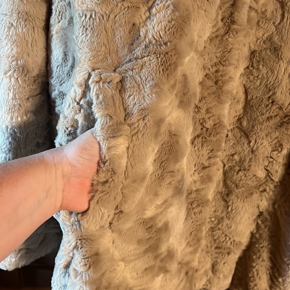 XL KENNETH COLE NEW YORK PINK FAUX FUR JACKET - Picture 7 of 12